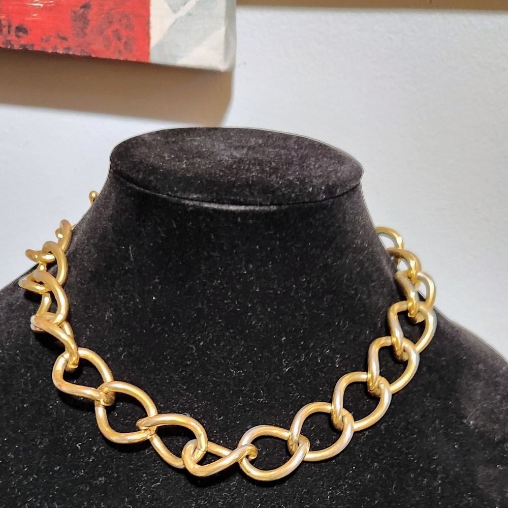 Monet Toggle Bar Necklace Choker Gold tone, Vintage. 18 inches